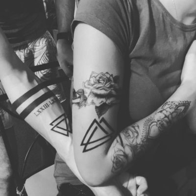 Tattoo triangle infini duo bras